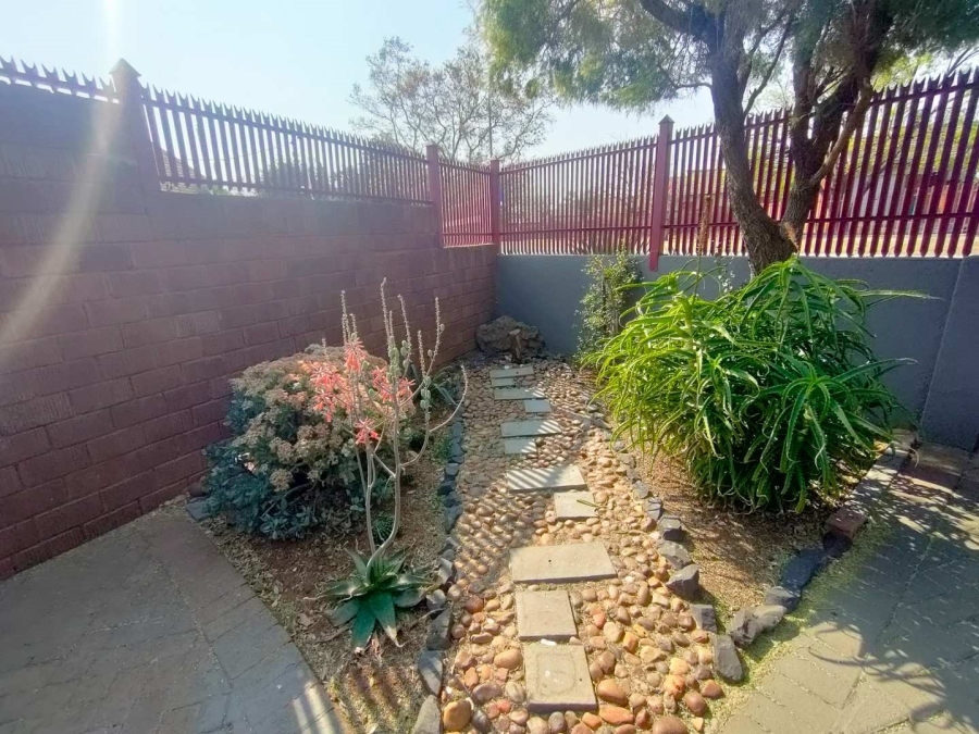 2 Bedroom Property for Sale in Langenhovenpark Free State